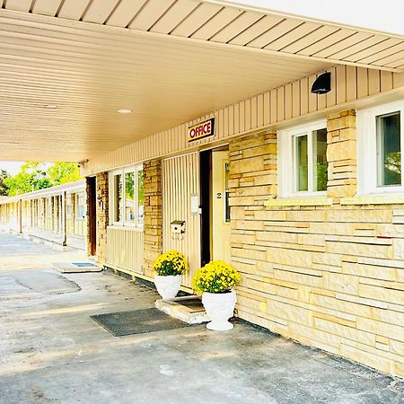Brant Inn Брантфорд Экстерьер фото